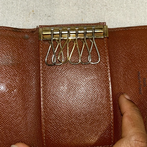 Louis Vuitton Key Holder/Wallet - Picture 6 of 10